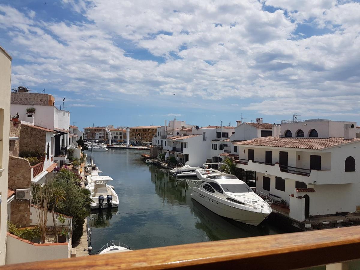 Magnifico Apartamento Junto Al Canal Principal. إمبوريابرافا المظهر الخارجي الصورة